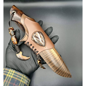 ВЕДМЕЖИЙ КІГОТЬ ІV ніж ручної роботи майстра Павла Гончаренка, ДІ90МП в ламінаті нержавіючої сталі 95х18 через мідь та латунь, 63 HRC. Photo 2